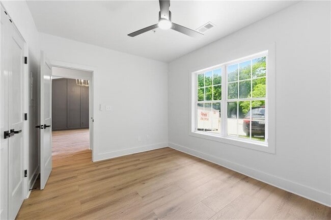 Building Photo - 320 Shoal Creek Rd