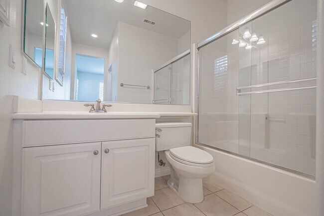 Building Photo - Spacious 4-Bedroom Pool Home in Saugus wit...