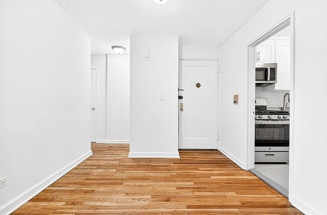 Building Photo - 2244 Bronx Pk E