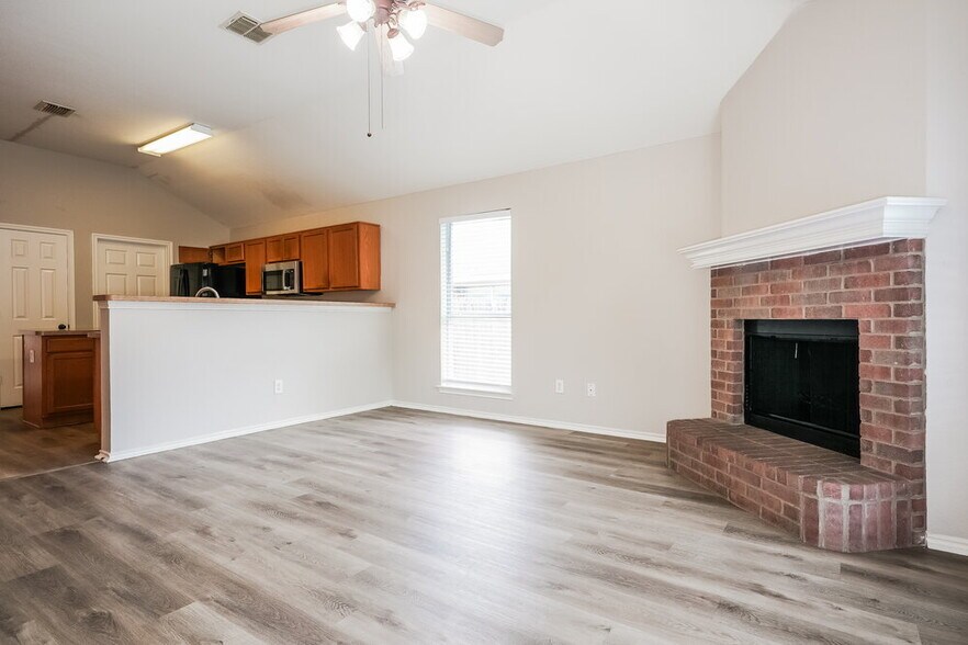 Building Photo - 1345 Meadowbrook Ln