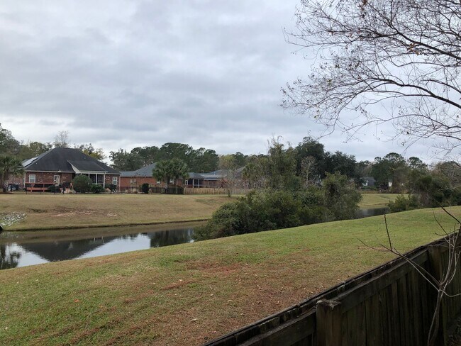 Building Photo - Pond-View Home with Spacious Yard