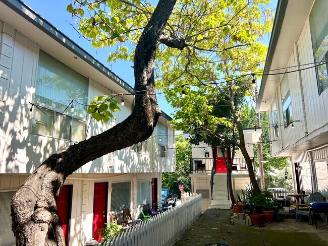 Building Photo - San Benito