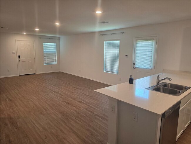 Building Photo - 7202 Clover Chase Dr