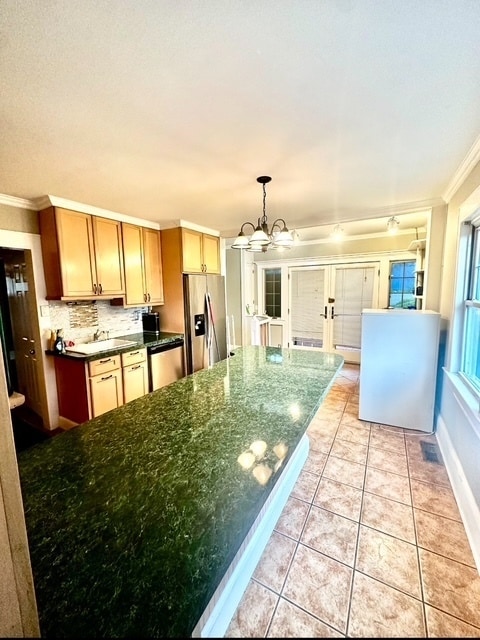 Building Photo - 2 Oak St