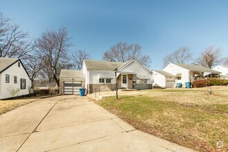 Building Photo - Lovely 2 Bedroom 2 Bathroom Home