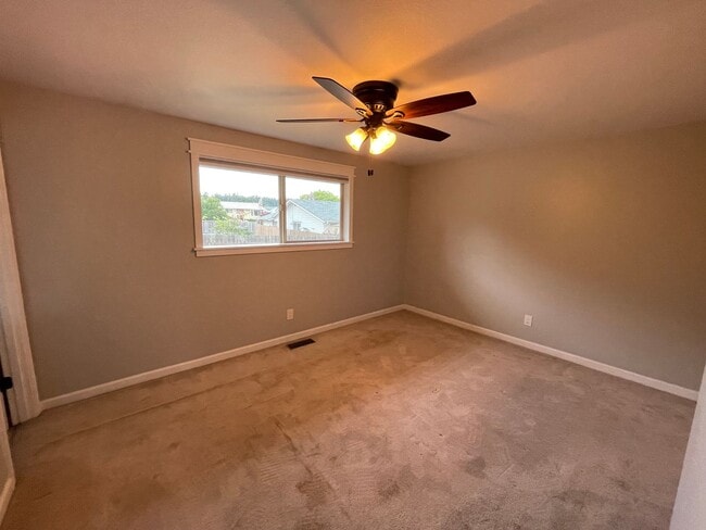 Building Photo - Convenient 3-Bedroom Home Near NAS Whidbey Island with Garage Parking