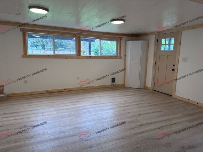 Building Photo - R58