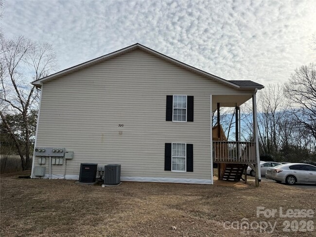 Building Photo - 320 Hamilton Dr NE