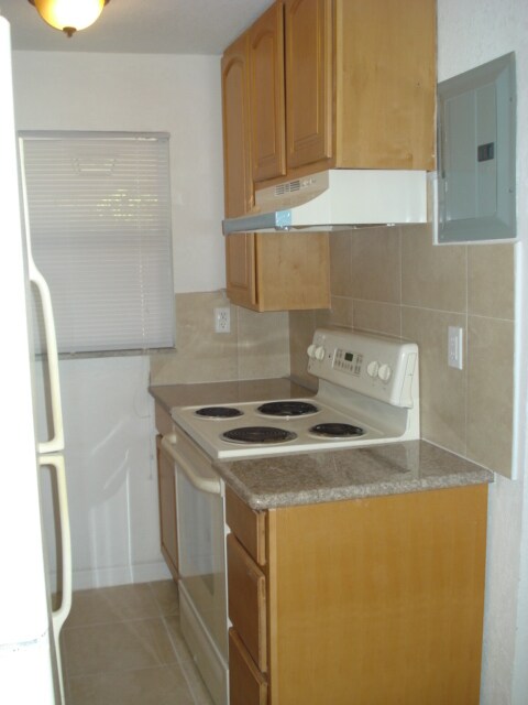 Building Photo - 1126 SW 15th Ter