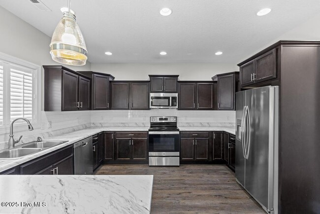 Building Photo - 503 Black Pearl Cir
