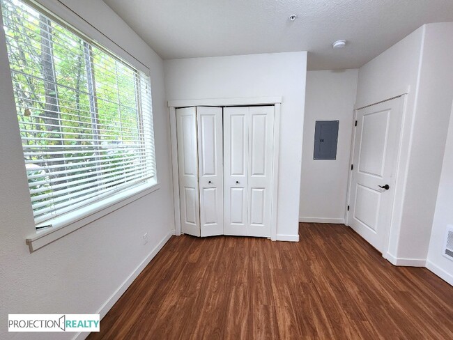 Building Photo - 8061 NE Rockne Way