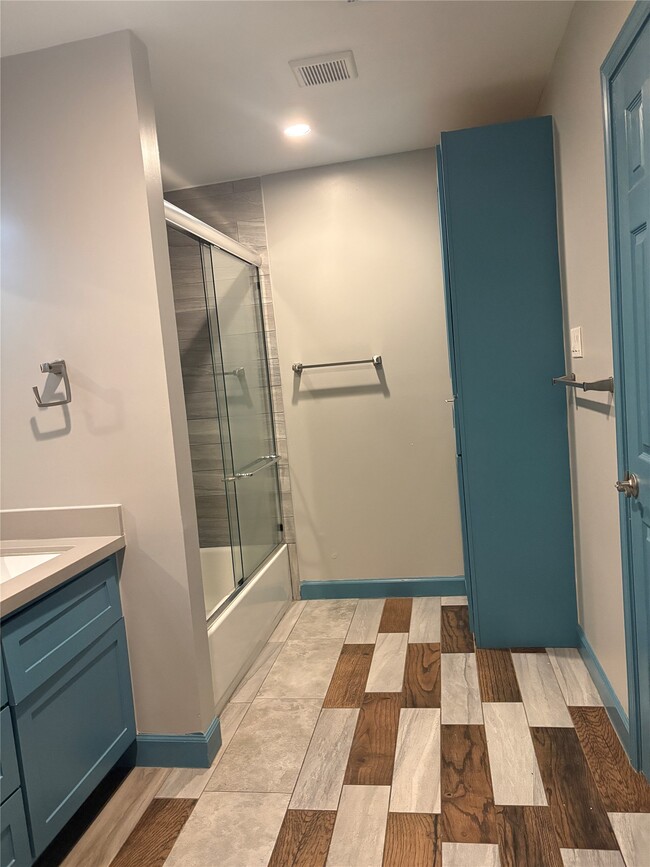 Building Photo - 1315 Story St