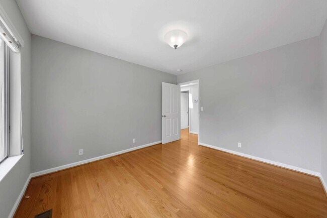 Building Photo - 7175 Red Holly Ct