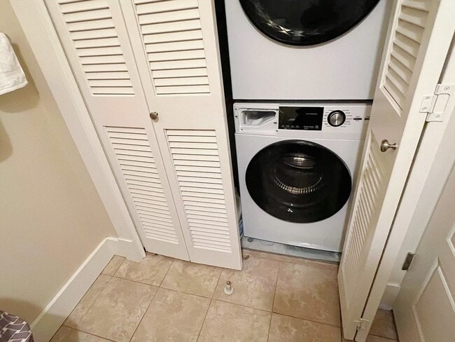 Building Photo - 54 Loomis St