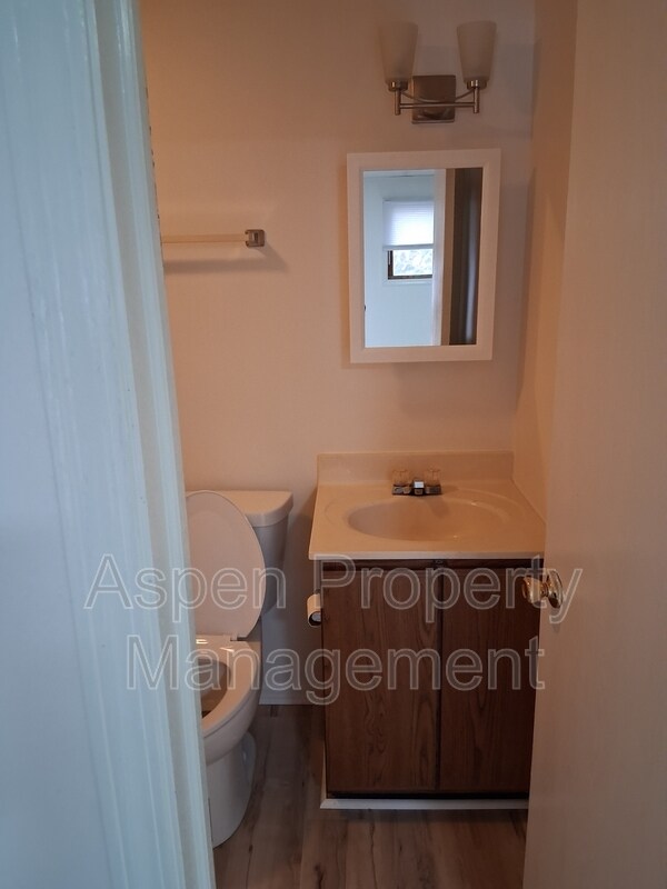 Building Photo - 12149 DMC Hwy 99