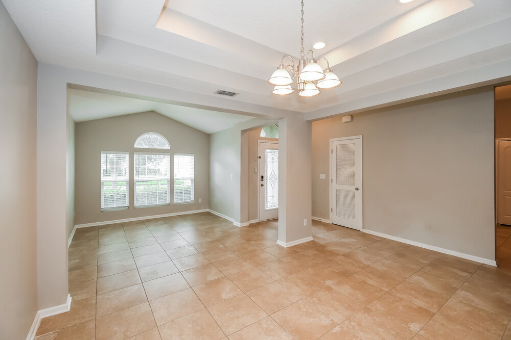 Building Photo - 15809 Canoe Creek Dr