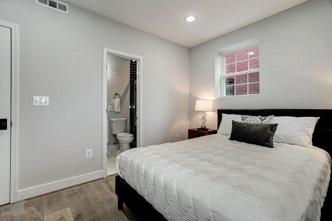 Building Photo - 329 K St NE