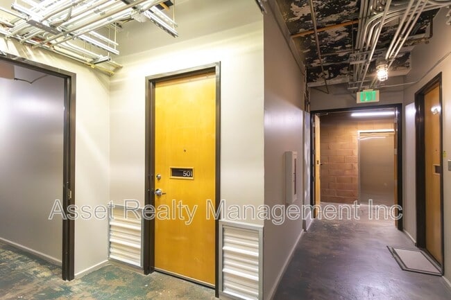 Building Photo - 116 S Gay St