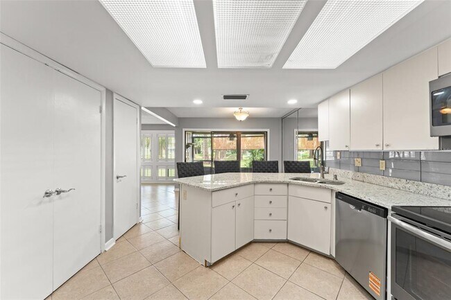 Building Photo - 6021 Windhover Dr