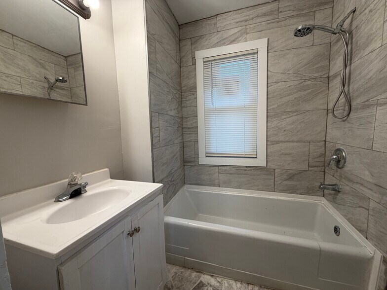 Building Photo - 317 E Irvington Ave