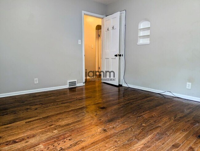 Building Photo - 3580 Normandy Rd