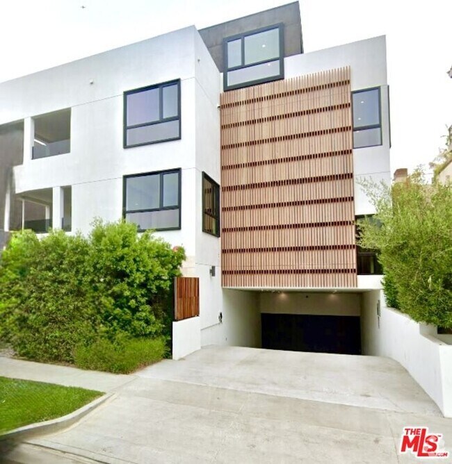 Building Photo - 724 Croft Ave