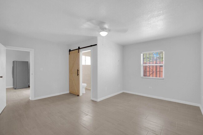 Building Photo - Adorable 3 bedroom, 2 bath apartment in Northeast El Paso!