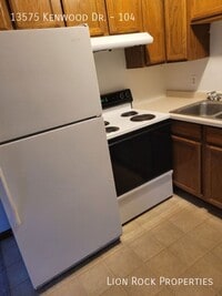 Building Photo - 13575 Kenwood Dr N