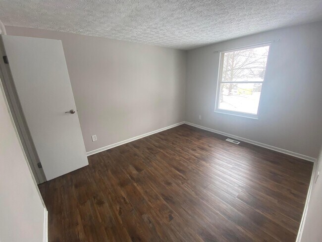 Building Photo - 5970 Almina Dr