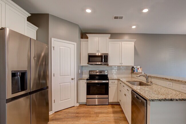 Building Photo - 416 Sandfarm Trail