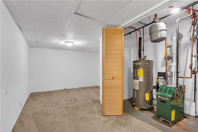 Building Photo - 871 Manton Ave