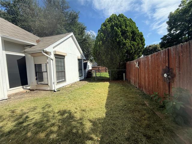 Building Photo - 5210 Manhassett Dr