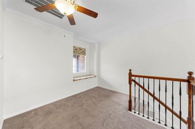 Building Photo - 4829 Bayview Dr