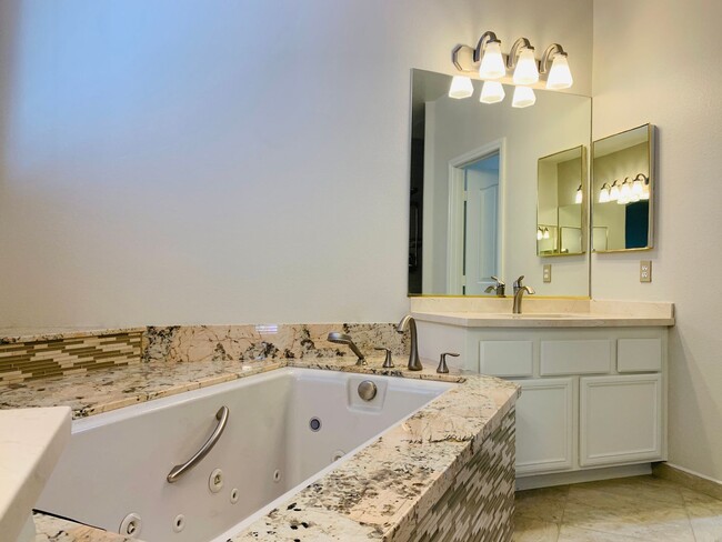 Building Photo - Beautiful home in Green Valley