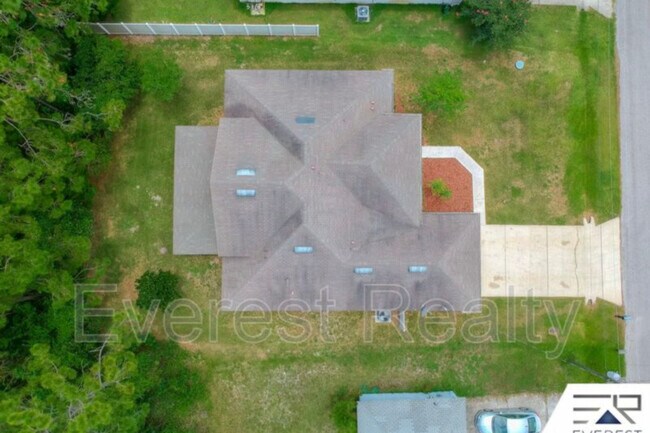 Building Photo - 14 Rymsen Ln