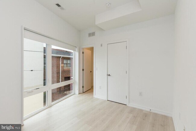 Building Photo - 1247 N 27th St