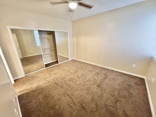 Building Photo - SPACIOUS 3 BEDROOM 2 FULL BATH CONDO IN GA...