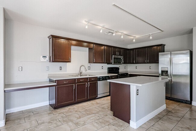Building Photo - Amazing 5 bedrooms and bathrooms in one of the best school districts!