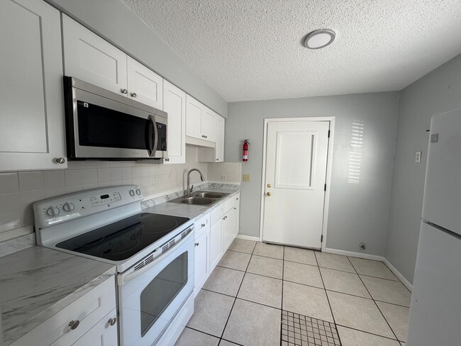 Building Photo - 1408 Spencer Ct