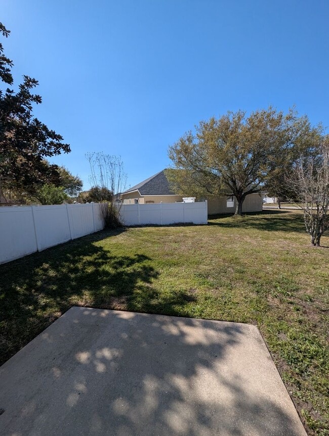 Building Photo - Great 4 Bedroom 2 Bath home in Heritage Park