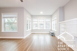 Building Photo - 1452 W Winnemac Ave