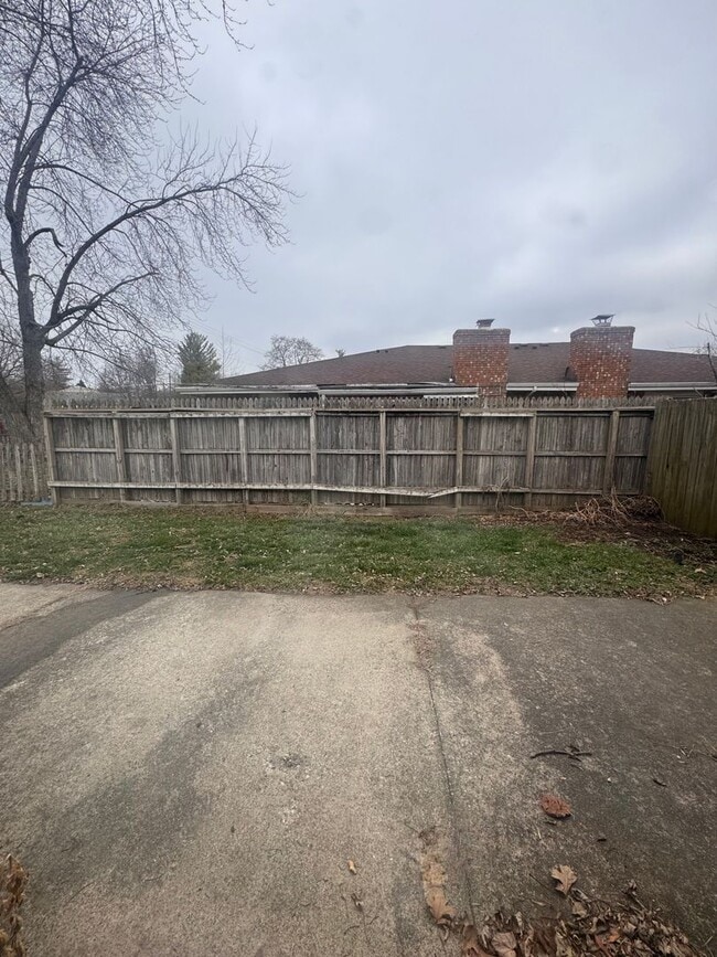 Building Photo - 1901-1903 Circle Kelly Jo