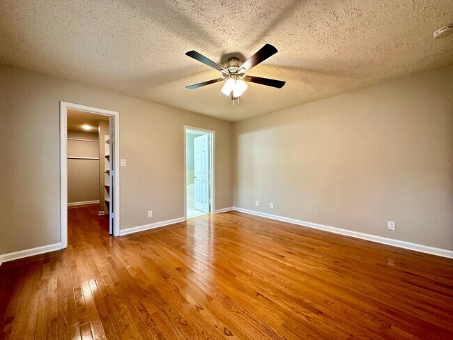 Building Photo - Stunning Single-Family Home with Plenty of...
