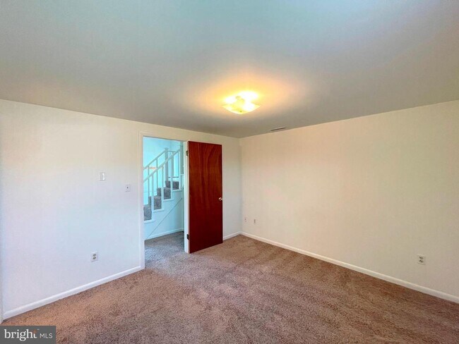 Building Photo - 44970 Serenity Farm Ln