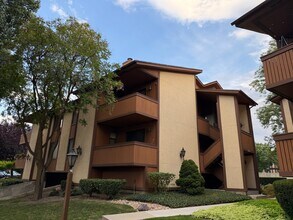 Building Photo - 6884 Countrywoods Cir