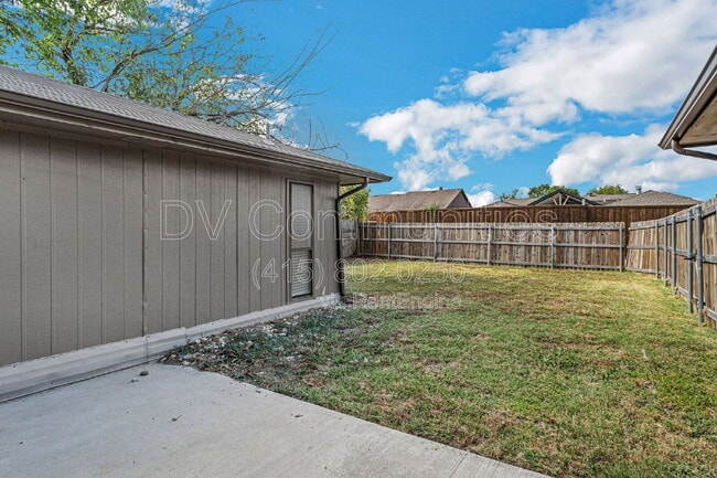 Building Photo - 2804 Red River St