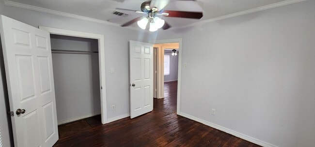Building Photo - 2bedrooms 1bathroom 1 car garage