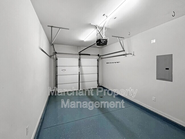 Building Photo - 766 Elmbrook Dr