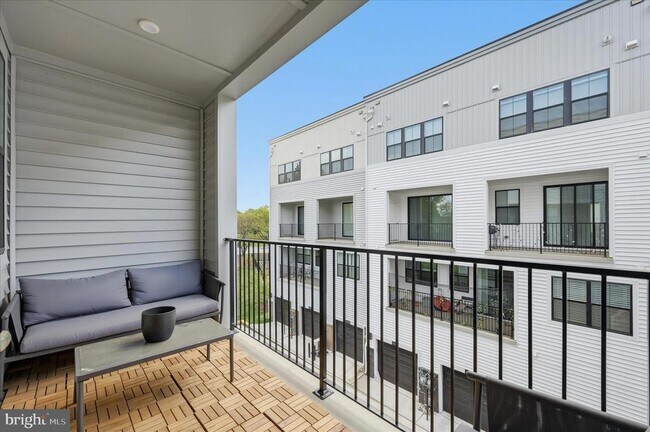 Building Photo - 14435 Gln Mnr Dr