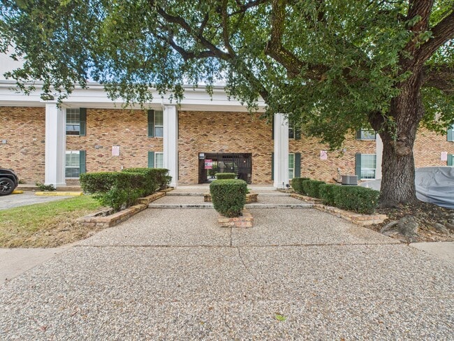 Building Photo - 5333 Richmond Ave.